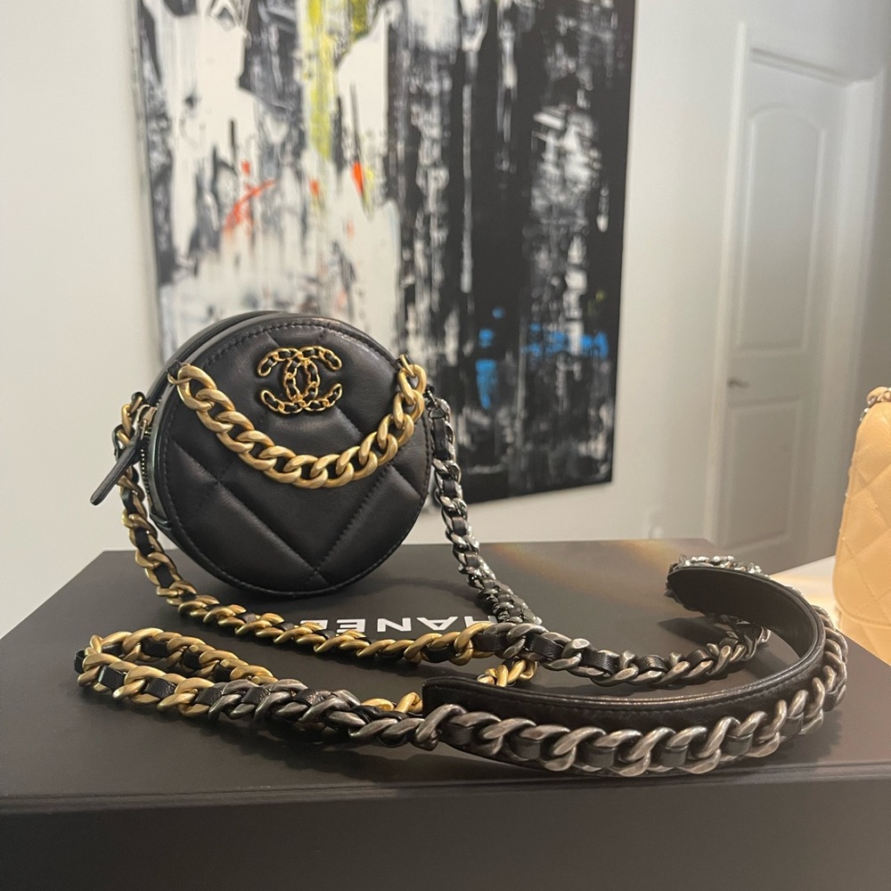 Lambskin Quilted Chanel 19 Round Clutch With Chain Black